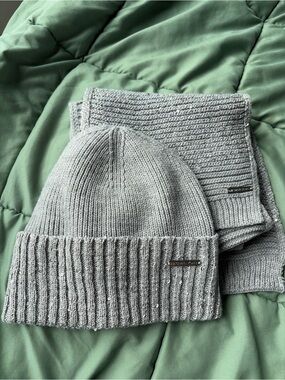 Michael Kors Light Gray Ribbed Knit Beanie and Scarf Set